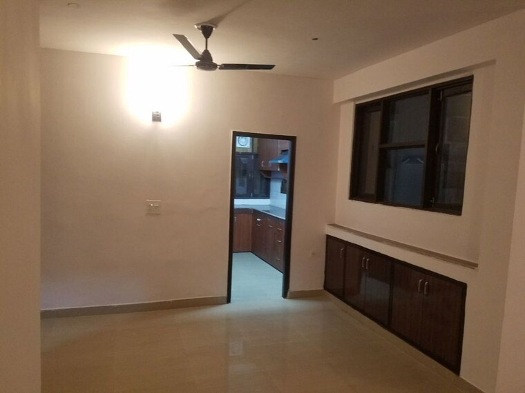 Room, sector 13 dwarka 3 Bedroom 1600 Sq.Ft. Apartment In Sector 13 Dwarka Delhi 9796998