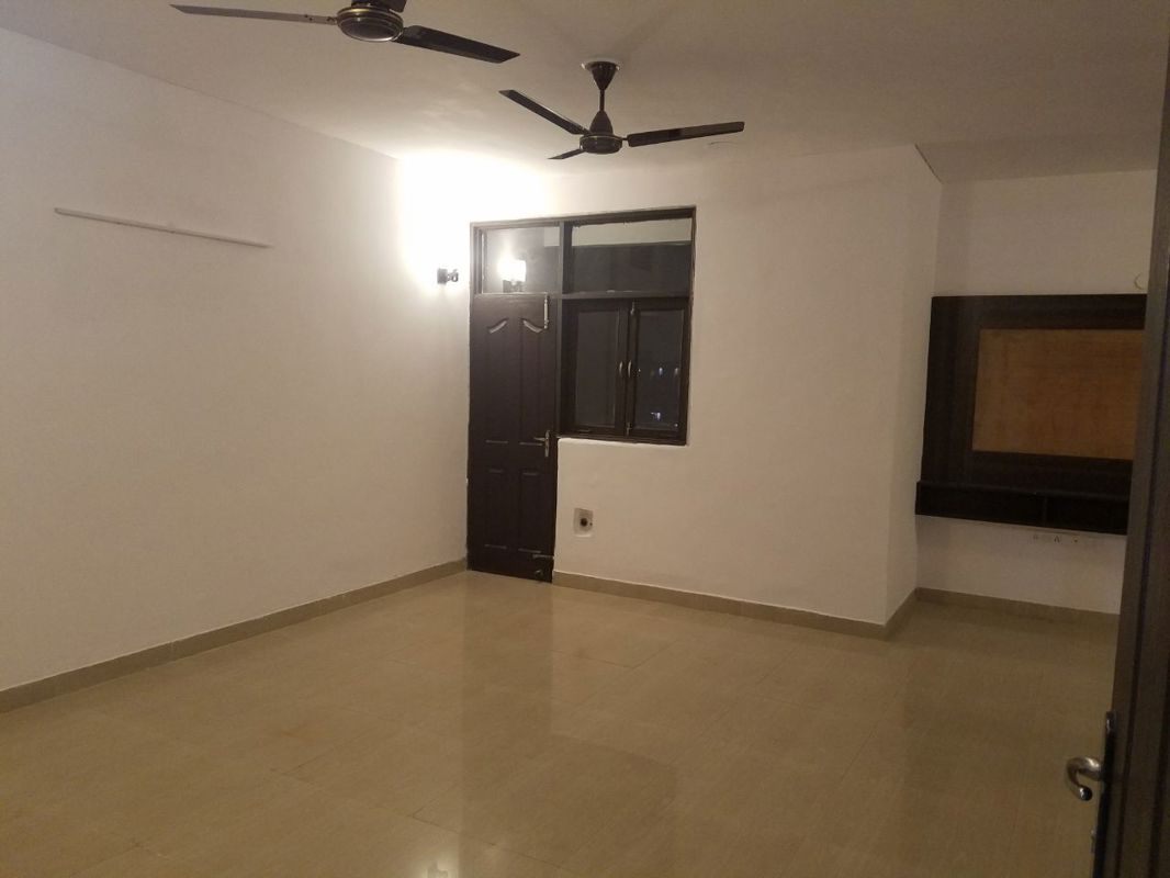 3 BHK + Pooja Room,Servant Room Apartment For Rent in Sector 13 Dwarka