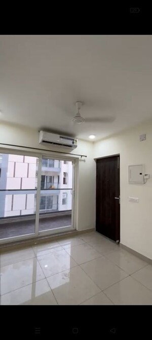 Room in 2.5 BHK Apartment at Central Park Flower Valley, Sohna Sector 33 – for Rent