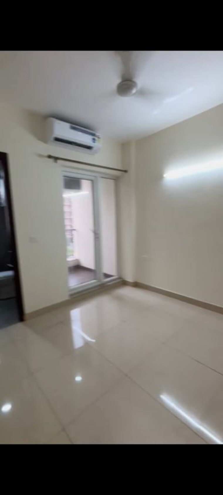 Room, central-park-flower-valley 2.5 Bedroom 1150 Sq.Ft. Apartment In Sohna Sector 33 Gurgaon 9797001