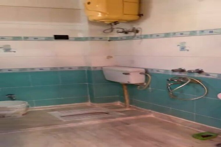 Bathroom, malviya nagar 3 Bedroom 1050 Sq.Ft. Apartment In Malviya Nagar Delhi 9796445