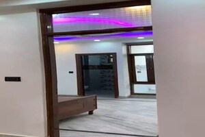 Room in 3 BHK Apartment at Malviya Nagar – for Rent