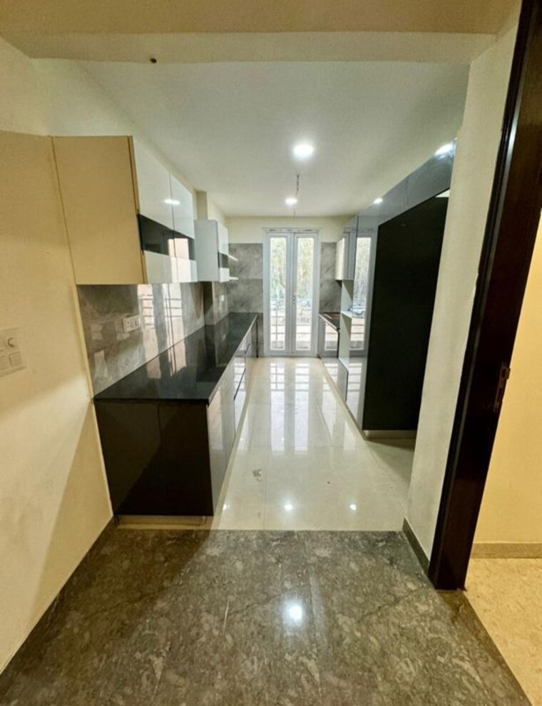 Kitchen, dlf phase i 3 Bedroom 2100 Sq.Ft. Builder Floor In Dlf Phase I Gurgaon 9797007