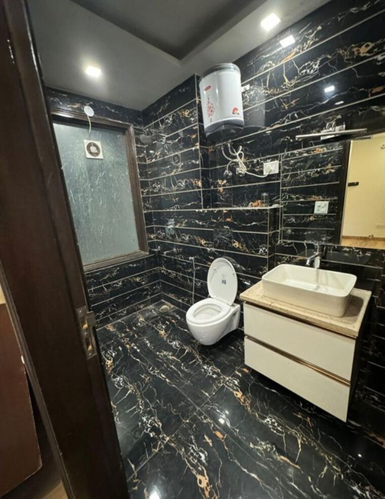 Attached Bathroom, dlf phase i 3 Bedroom 2100 Sq.Ft. Builder Floor In Dlf Phase I Gurgaon 9797007