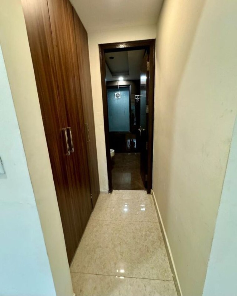 Attached Bathroom, dlf phase i 3 Bedroom 2100 Sq.Ft. Builder Floor In Dlf Phase I Gurgaon 9797007