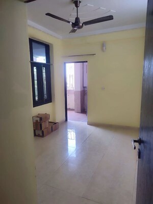 Room in 3 BHK Apartment at Sector 5 Dwarka – for Rent