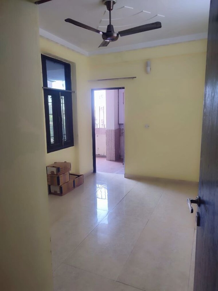 Room, sector 5 dwarka 3 Bedroom 1500 Sq.Ft. Apartment In Sector 5 Dwarka Delhi 9797012