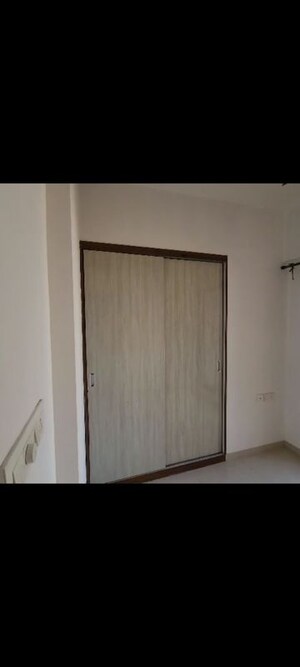 Room in 2.5 BHK Apartment at Runwal Eirene, Balkum Pada – for Sale