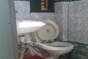 Bathroom in 1.5 BHK Builder Floor at Khora – for Rent