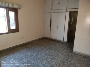 Room in 2 BHK Builder Floor at Sector 17 – for Rent