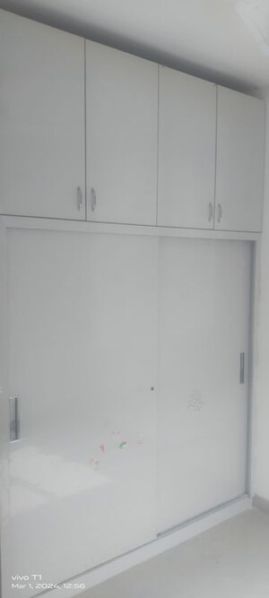 Room in 3 BHK Apartment at Emaar Emerald Estate, Sector 65 – for Rent