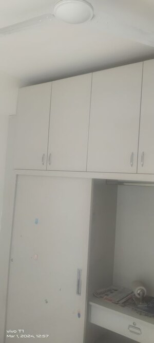 Furnished Amenities in 3 BHK Apartment at Emaar Emerald Estate, Sector 65 – for Rent