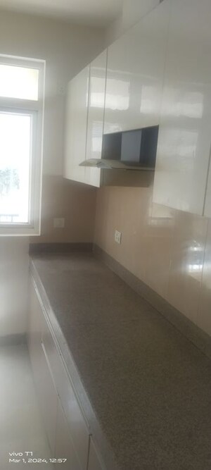 Room in 3 BHK Apartment at Emaar Emerald Estate, Sector 65 – for Rent