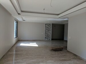 Room in 4 BHK Builder Floor at Dlf Phase I – for Sale