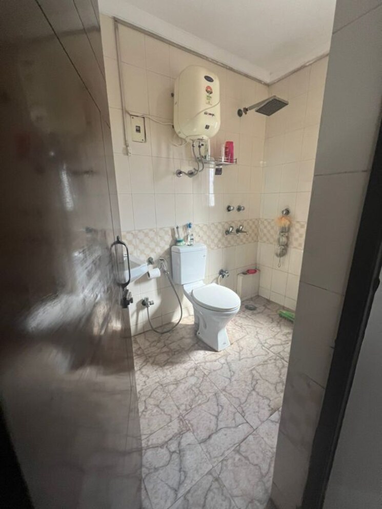 Bathroom, sector 18 dwarka 3 Bedroom 1600 Sq.Ft. Apartment In Sector 18 Dwarka Delhi 9797242