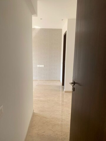 Room in 2 BHK Apartment at Hiranandani Castle Rock, Powai – for Rent