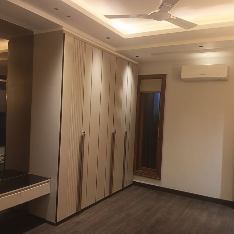 Room, panchsheel enclave 3 Bedroom 265 Sq.Yd. Builder Floor In Panchsheel Enclave Delhi 9797254