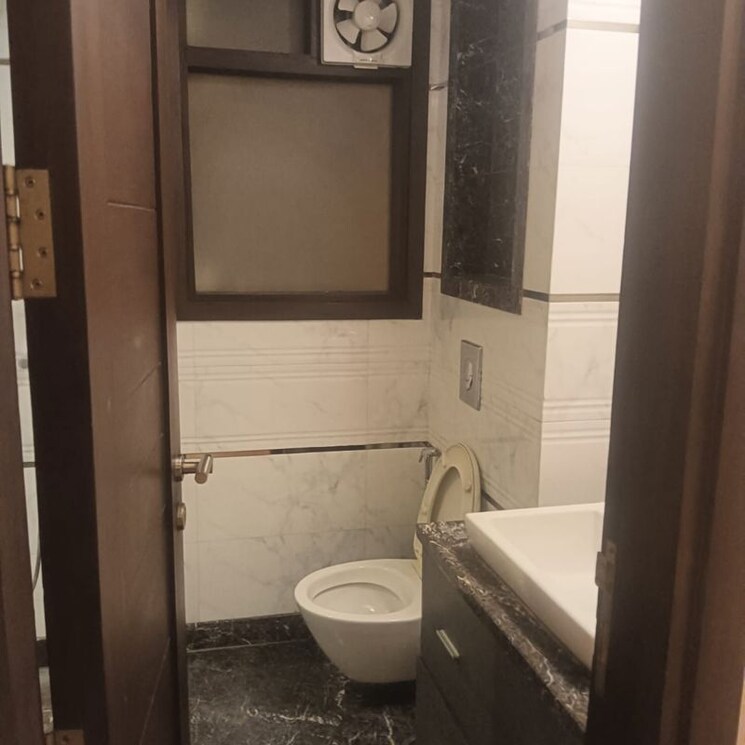 Bathroom, panchsheel enclave 3 Bedroom 265 Sq.Yd. Builder Floor In Panchsheel Enclave Delhi 9797254