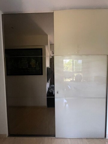 Furnished Amenities in 2 BHK Apartment at Castle Rock, Powai – for Rent