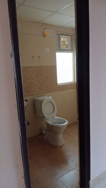 Bathroom in 2.5 BHK Apartment at Amrapali Golf Homes, Sector 4 Greater Noida – for Rent
