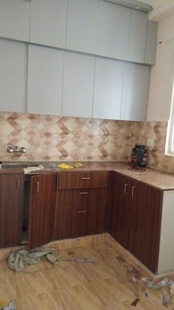 Kitchen in 2.5 BHK Apartment at Amrapali Golf Homes, Sector 4 Greater Noida – for Rent