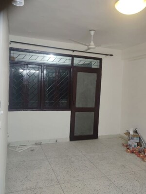 Room in 3 BHK Apartment at Sector 4 Dwarka – for Rent