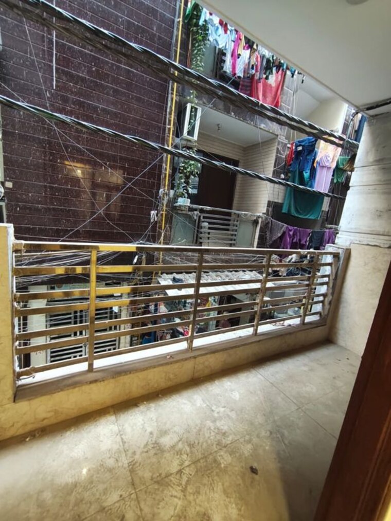 Balcony, govindpuri 3 Bedroom 100 Sq.Yd. Builder Floor In Govindpuri Delhi 9797316
