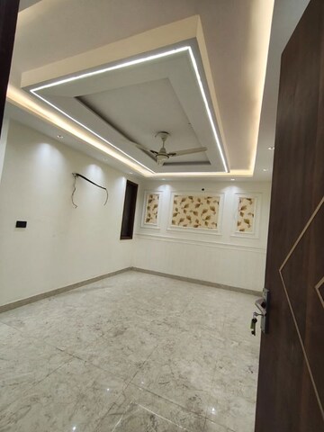 Room in 3 BHK Builder Floor at Govindpuri – for Sale