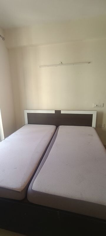 Furnished Amenities in 2 BHK Apartment at Shree Vardhman Mantra, Sector 67 – for Rent