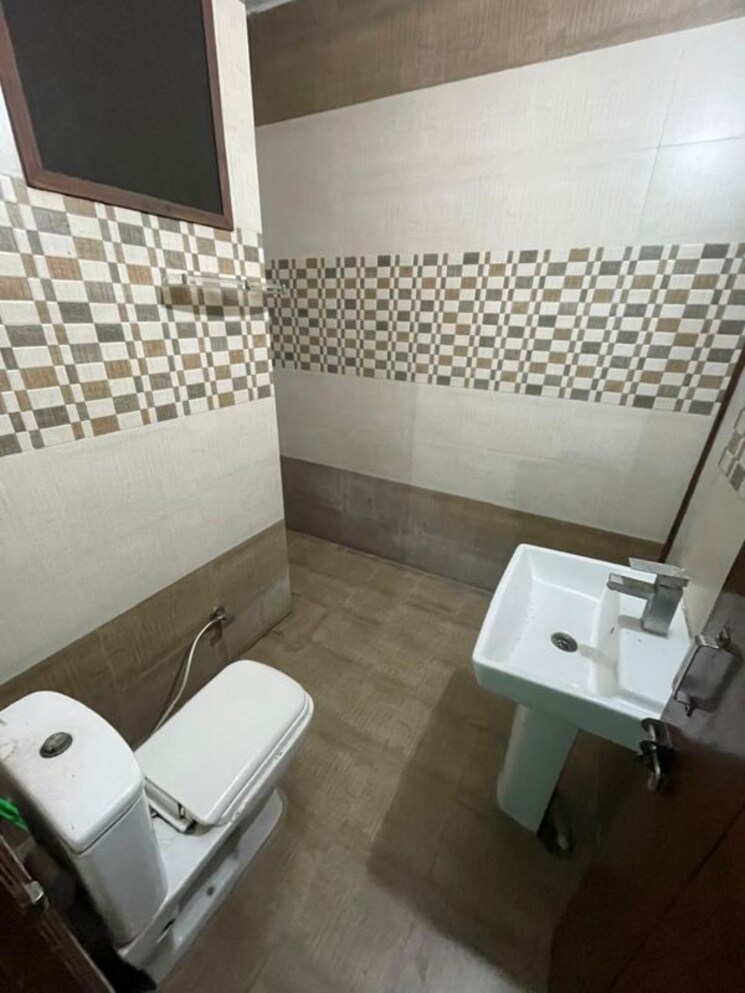 Team Area, sector 21d 4 Bedroom 350 Sq.Yd. Builder Floor In Sector 21d Faridabad 9797479