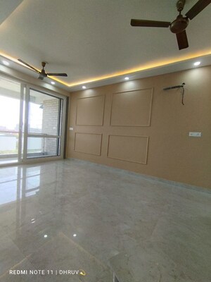 Room in 4 BHK Apartment at Sector 11 Dwarka – for Rent