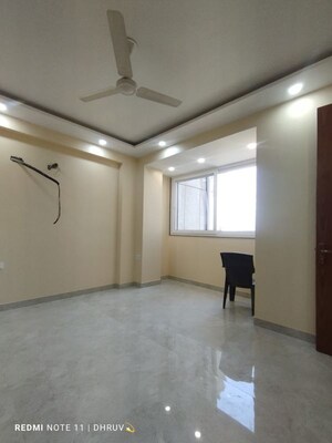 Room in 4 BHK Apartment at Sector 11 Dwarka – for Rent