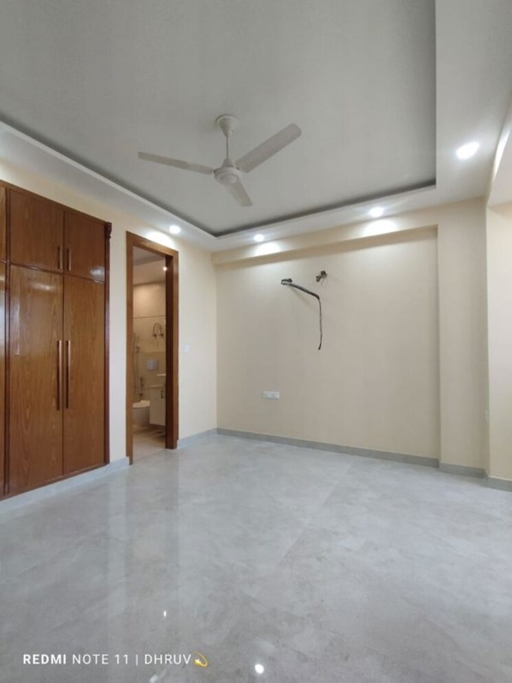 Room, sector 11 dwarka 4 Bedroom 2000 Sq.Ft. Apartment In Sector 11 Dwarka Delhi 9797480