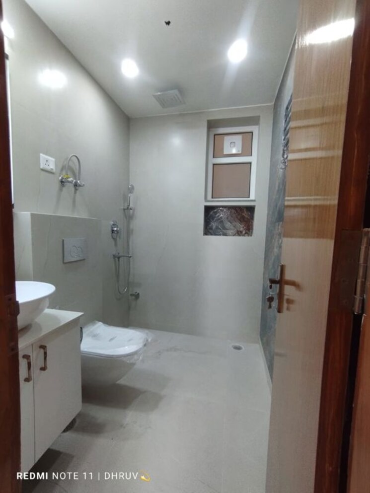 Bathroom, sector 11 dwarka 4 Bedroom 2000 Sq.Ft. Apartment In Sector 11 Dwarka Delhi 9797480