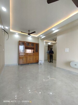 Room in 4 BHK Apartment at Sector 11 Dwarka – for Rent