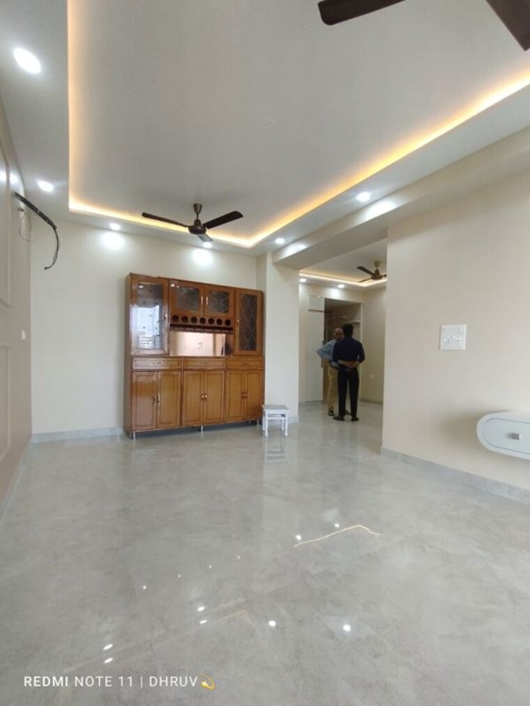 Room, sector 11 dwarka 4 Bedroom 2000 Sq.Ft. Apartment In Sector 11 Dwarka Delhi 9797480