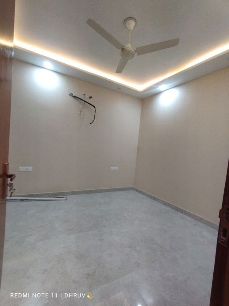 Room, sector 11 dwarka 4 Bedroom 2000 Sq.Ft. Apartment In Sector 11 Dwarka Delhi 9797480