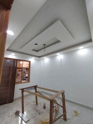 Furnished Amenities in 3 BHK Builder Floor at Govindpuri – for Sale