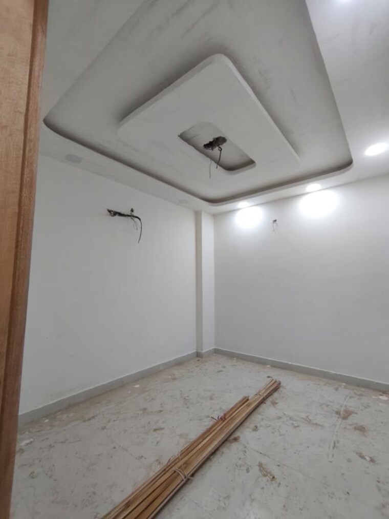 Room, govindpuri 3 Bedroom 100 Sq.Yd. Builder Floor In Govindpuri Delhi 9797487