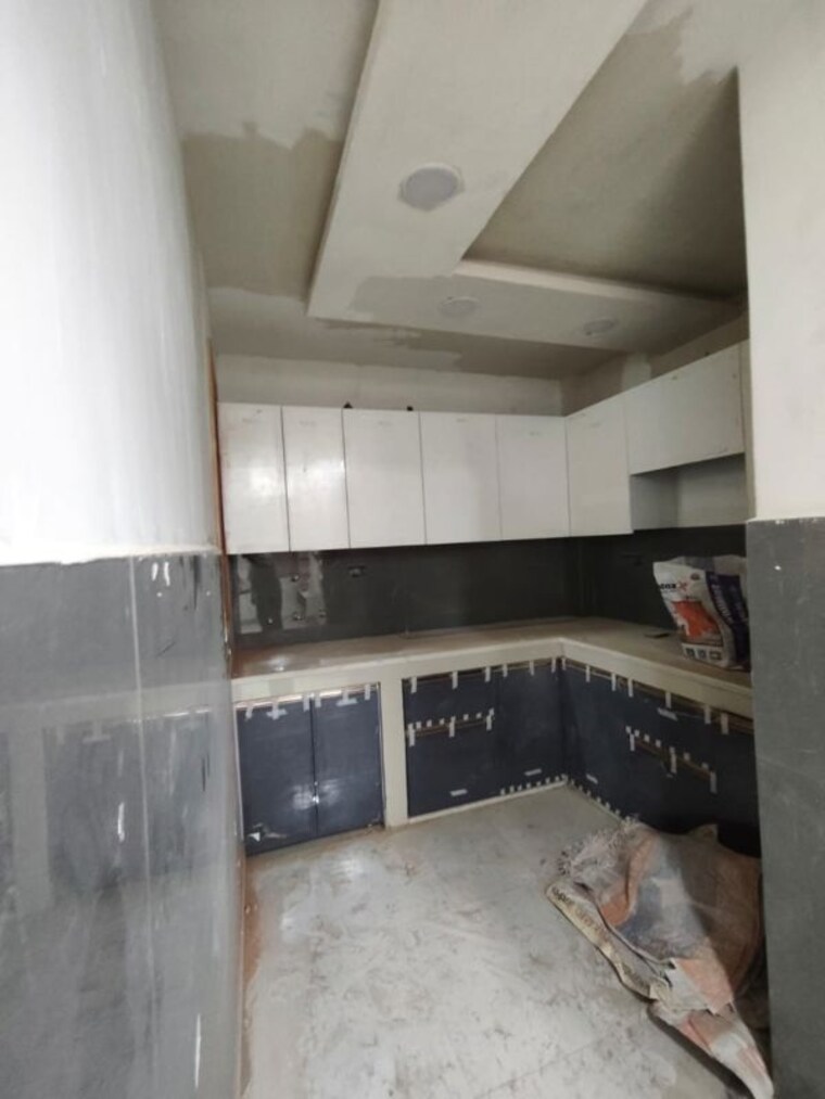 Kitchen, govindpuri 3 Bedroom 100 Sq.Yd. Builder Floor In Govindpuri Delhi 9797487
