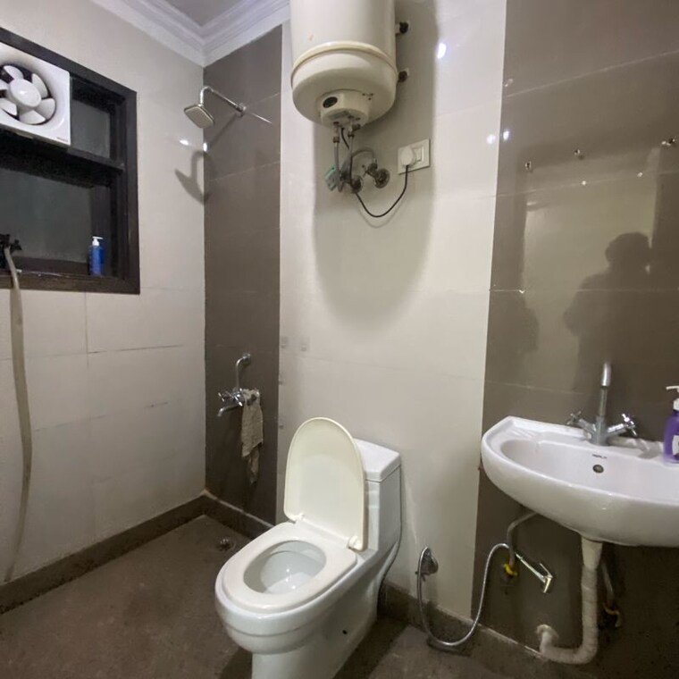 Bathroom, chattarpur 2 Bedroom 750 Sq.Ft. Builder Floor In Chattarpur Delhi 9797489