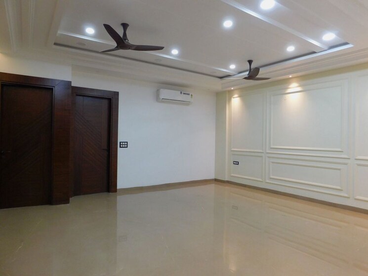 Room, ramprastha-society 6+ Bedroom 240 Sq.Yd. Independent House In Ramprastha Greens Ghaziabad 9797501