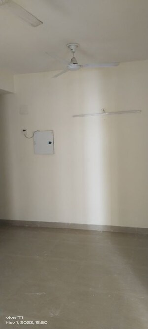 Room in 2 BHK Apartment at Shree Vardhman Mantra, Sector 67 – for Rent