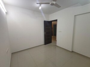 Room in 2 BHK Apartment at Nahar Cayenne, Powai – for Rent