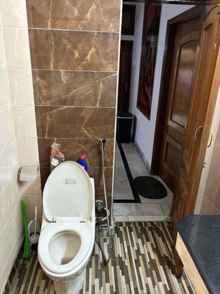 Attached Bathroom, sector 5 dwarka 3 Bedroom 1800 Sq.Ft. Apartment In Sector 5 Dwarka Delhi 9797719