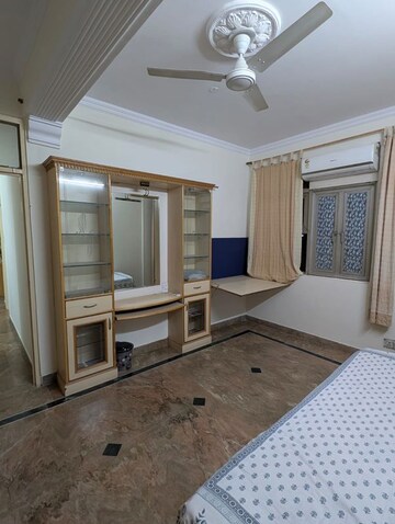 Room in 3 BHK Apartment at Sector 18a Dwarka – for Rent