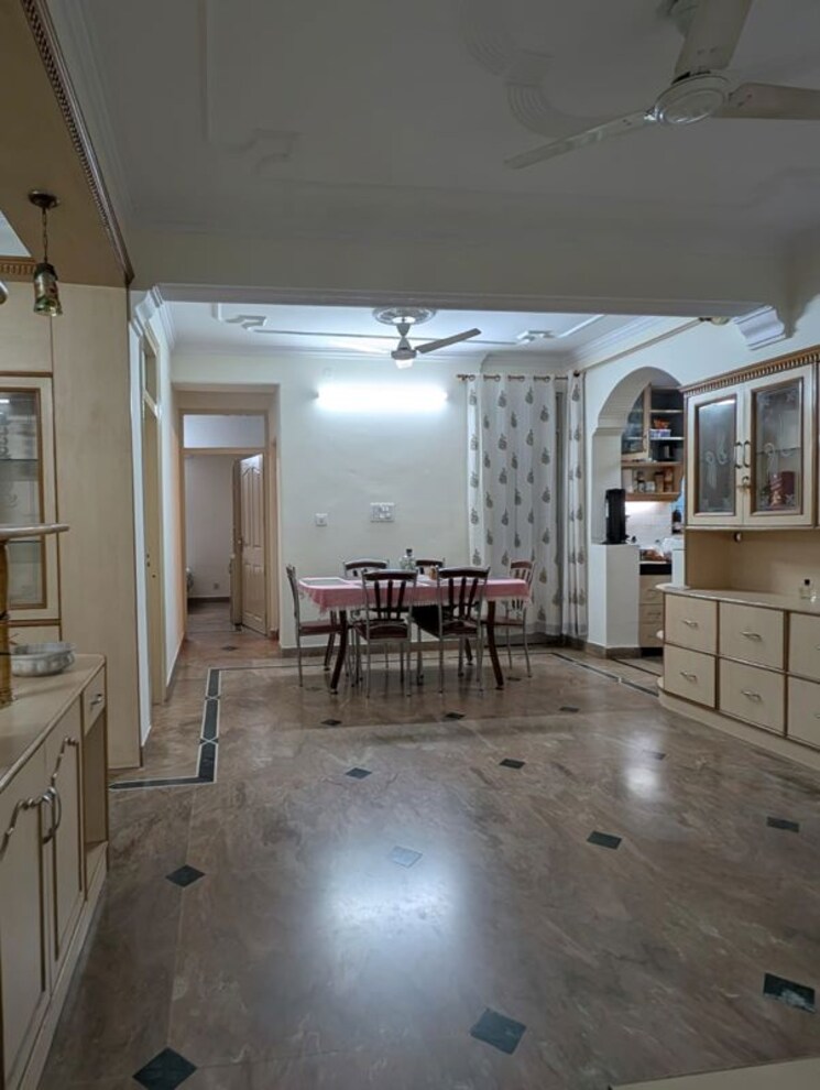 Room, sector 18a dwarka 3 Bedroom 1400 Sq.Ft. Apartment In Sector 18a Dwarka Delhi 9797807