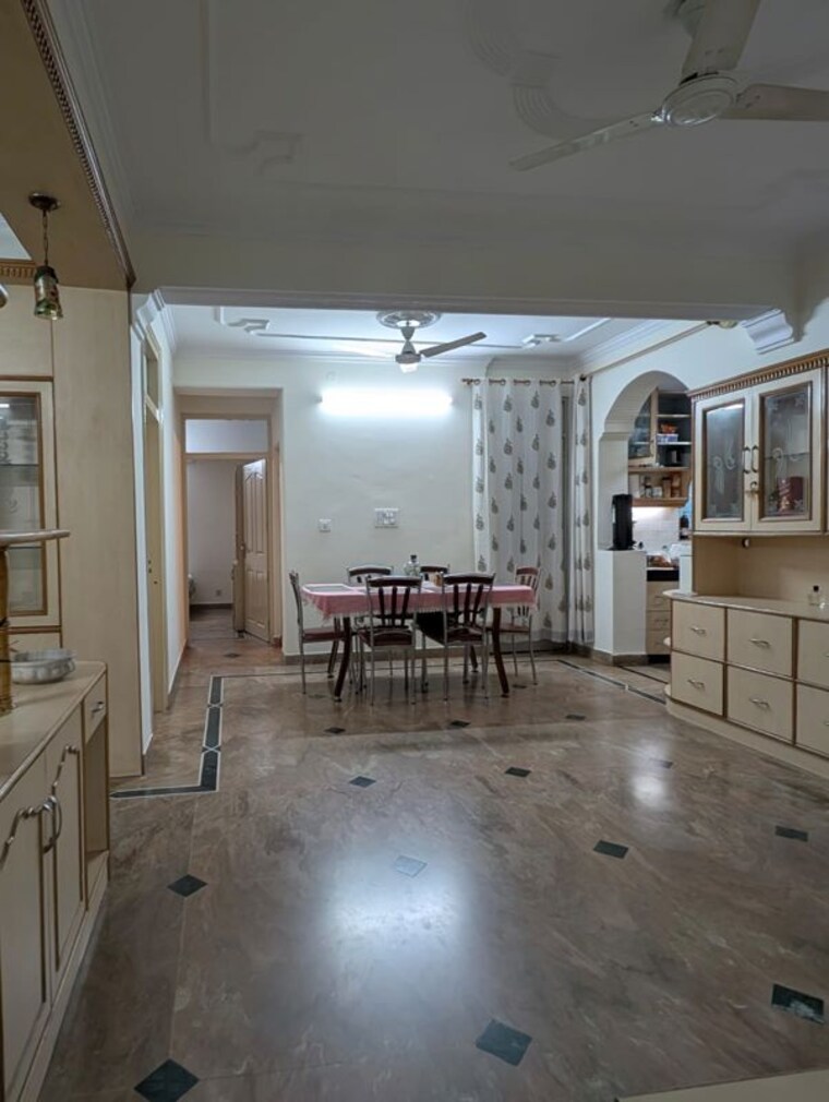 Room, sector 18a dwarka 3 Bedroom 1400 Sq.Ft. Apartment In Sector 18a Dwarka Delhi 9797807