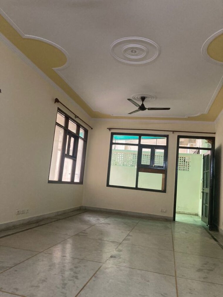 Room, sector 19 dwarka 3 Bedroom 1500 Sq.Ft. Apartment In Sector 19 Dwarka Delhi 9797810
