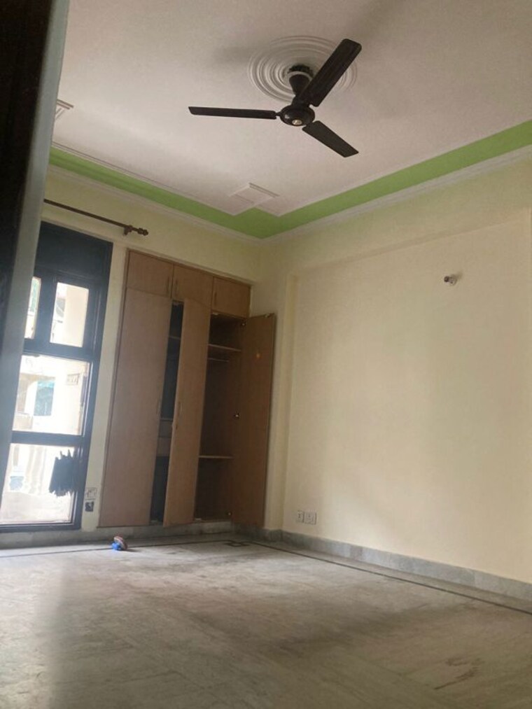 Room, sector 19 dwarka 3 Bedroom 1500 Sq.Ft. Apartment In Sector 19 Dwarka Delhi 9797810